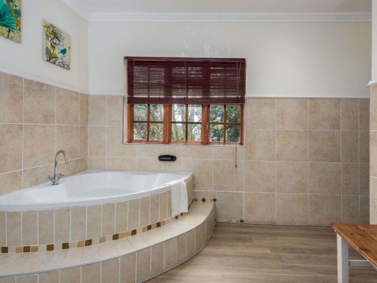Honeymoon Suite